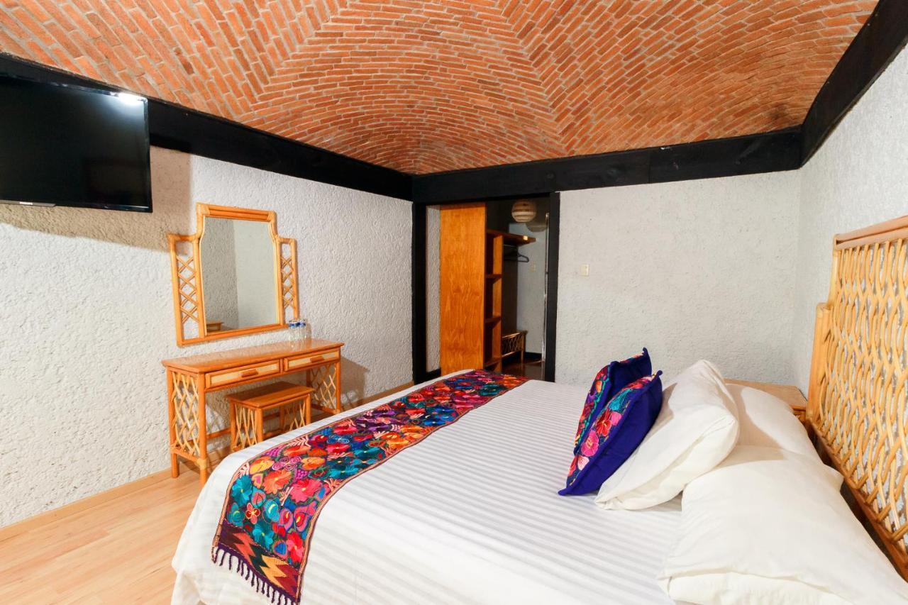 Hotel Hacienda Montesinos モレリア エクステリア 写真